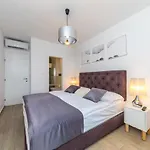 Nia Villa