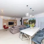 Nia Villa Kastela