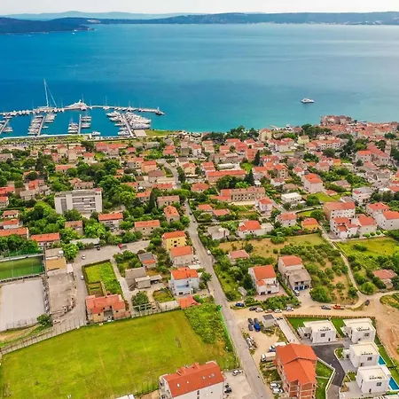 Nia * Kaštela